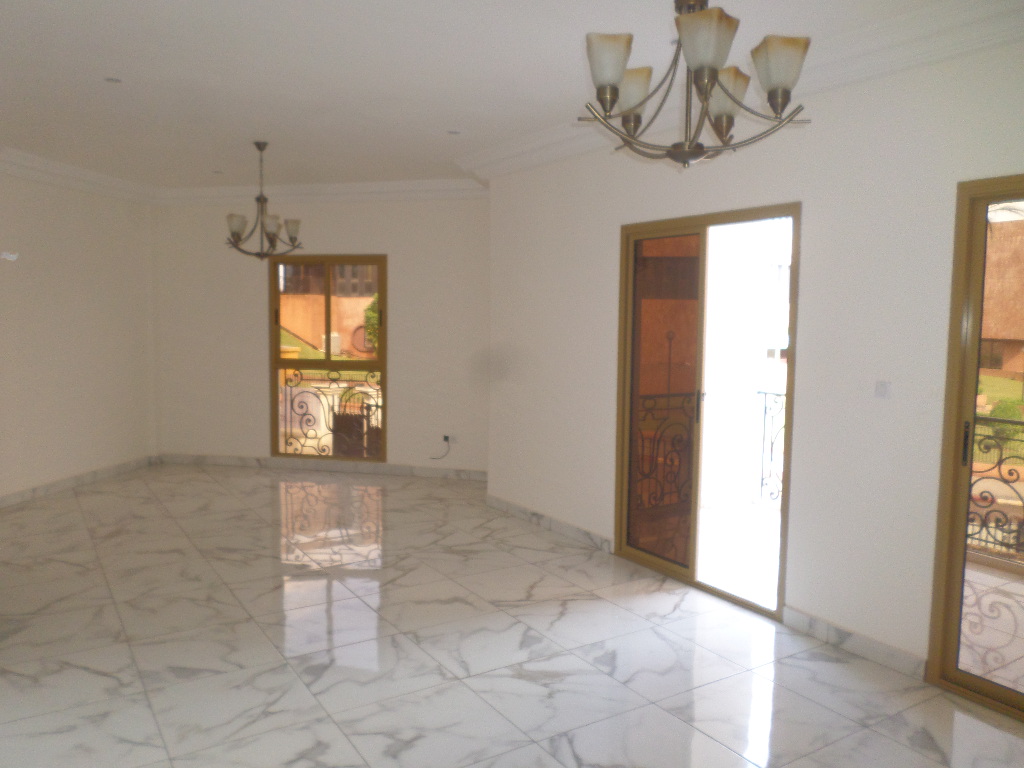 Apartment to rent - Yaoundé, Bastos, Dragage - 1 living room(s), 3 bedroom(s), 3 bathroom(s) - 900 000 FCFA / month