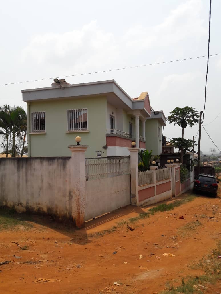 House (Duplex) for sale - Yaoundé, Odza, Derrière petou nkolda - 2 living room(s), 4 bedroom(s), 4 bathroom(s) - 70 000 000 FCFA / month