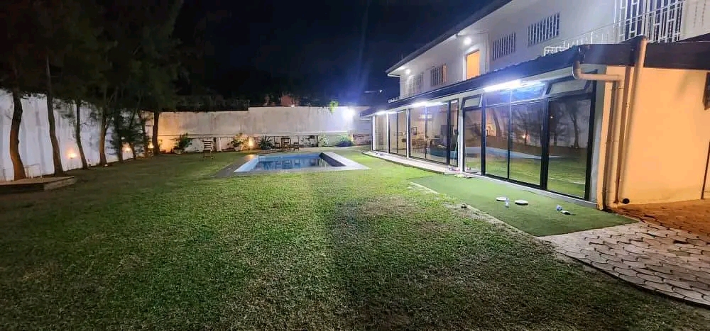 House (Duplex) to rent - Yaoundé, Bastos, Ambassade de Chine - 2 living room(s), 4 bedroom(s), 4 bathroom(s) - 2 500 000 FCFA / month