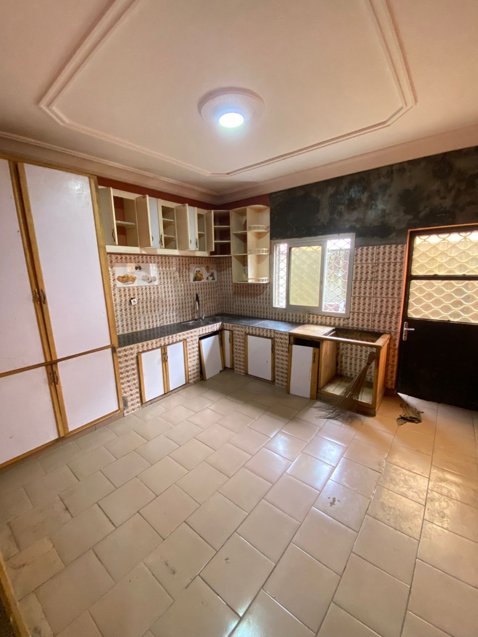 House (Villa) to rent - Douala, Makepe, Rond poulin - 1 living room(s), 3 bedroom(s), 2 bathroom(s) - 300 000 FCFA / month