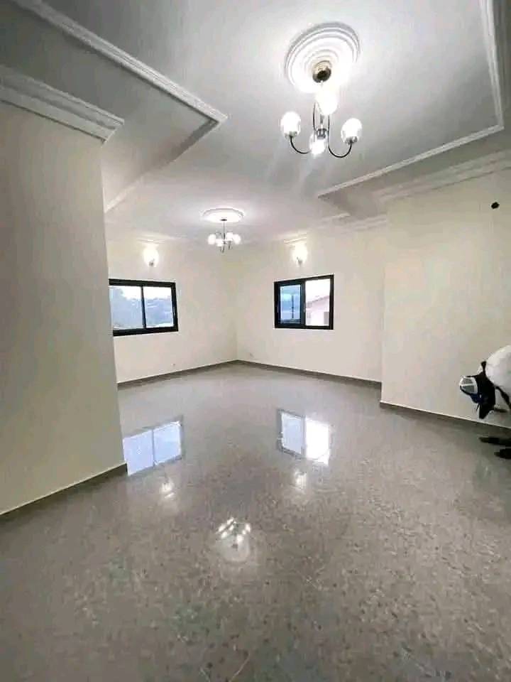 Appartement à louer - Yaoundé, Santa Barbara, santa babara - 1 salon(s), 3 chambre(s), 2 salle(s) de bains - 270 000 FCFA / mois
