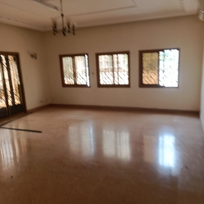Office to rent at Yaoundé, Bastos, Golf - 1000 m2 - 4 500 000 FCFA