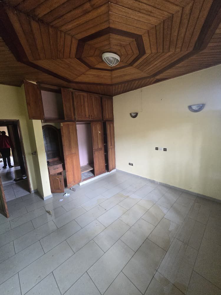 House (Villa) to rent - Douala, Logpom, Maison jumelle - 1 living room(s), 3 bedroom(s), 2 bathroom(s) - 150 000 FCFA / month