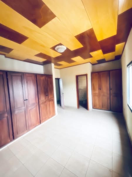Appartement à louer - Yaoundé, Bastos, Carrefour - 1 salon(s), 2 chambre(s), 1 salle(s) de bains - 300 000 FCFA / mois