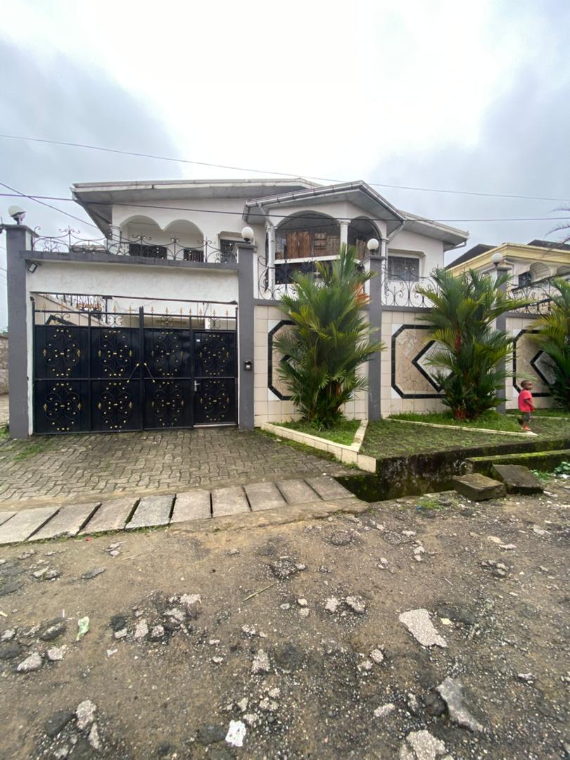 House (Villa) for sale - Douala, Makepe, Makepe - 1 living room(s), 4 bedroom(s), 3 bathroom(s) - 210 000 000 FCFA / month