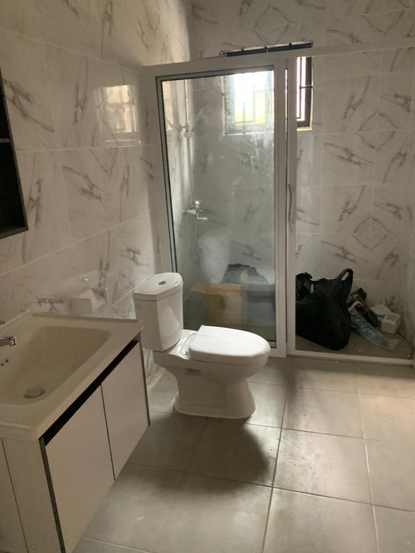 Apartment to rent - Yaoundé, Bastos, Mbankolo - 1 living room(s), 3 bedroom(s), 3 bathroom(s) - 650 000 FCFA / month
