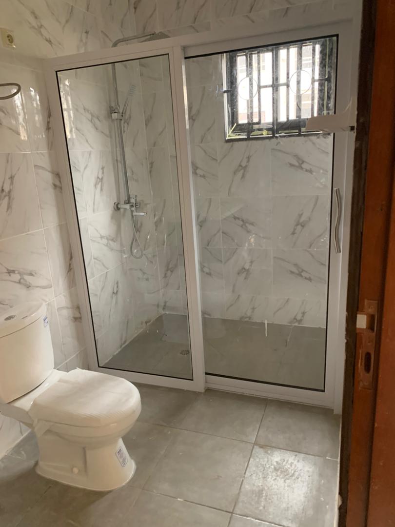 Apartment to rent - Yaoundé, Bastos, Mbankolo - 1 living room(s), 3 bedroom(s), 3 bathroom(s) - 650 000 FCFA / month