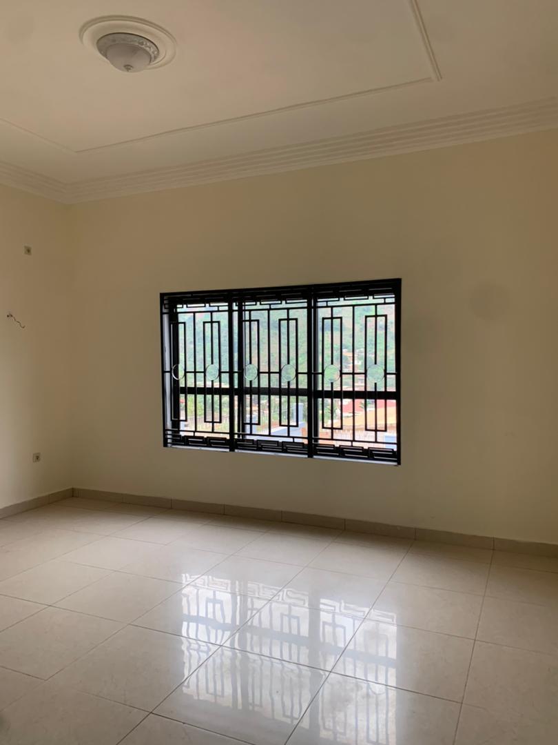 Apartment to rent - Yaoundé, Bastos, Mbankolo - 1 living room(s), 3 bedroom(s), 3 bathroom(s) - 650 000 FCFA / month