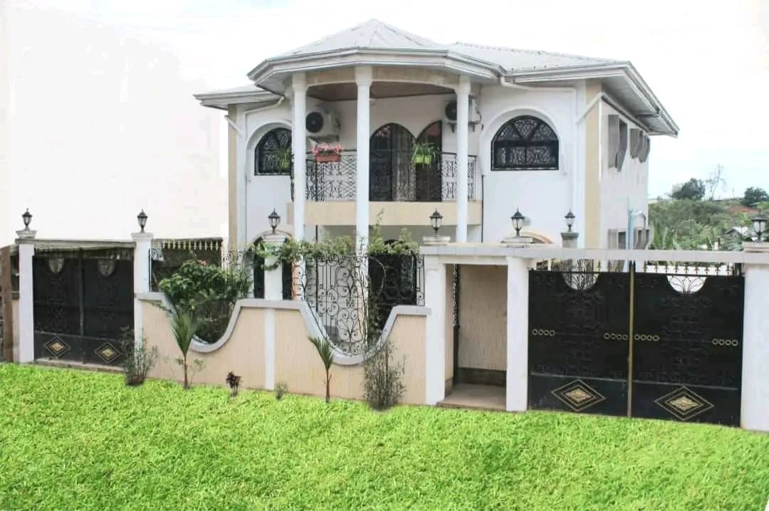 House (Duplex) for sale - Douala, Yassa, Yatika - 2 living room(s), 8 bedroom(s), 5 bathroom(s) - 95 000 000 FCFA / month