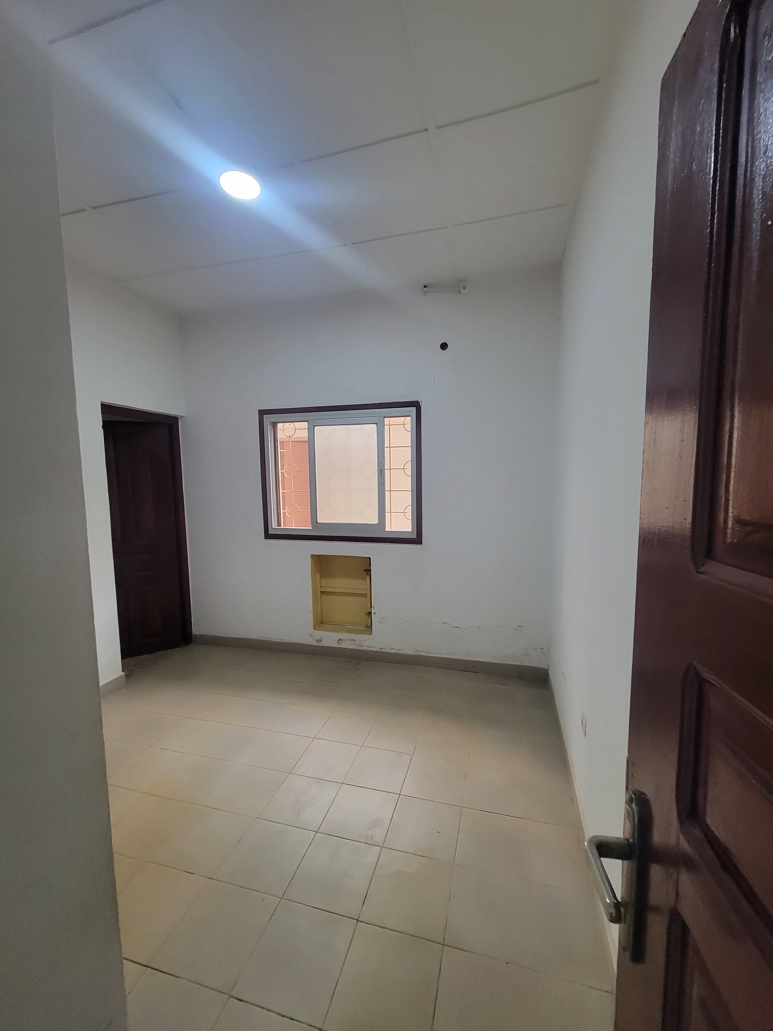 House (Villa) to rent - Yaoundé, Bastos, bastos - 2 living room(s), 7 bedroom(s), 7 bathroom(s) - 1 500 000 FCFA / month