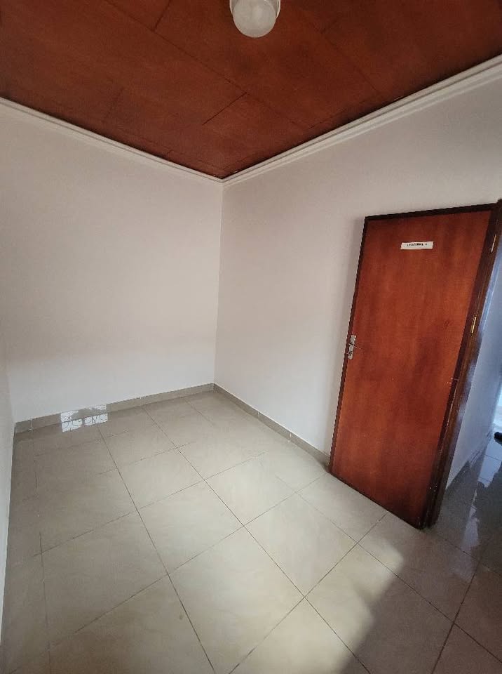 House (Duplex) to rent - Yaoundé, Bastos, bastos - 2 living room(s), 4 bedroom(s), 4 bathroom(s) - 550 000 FCFA / month