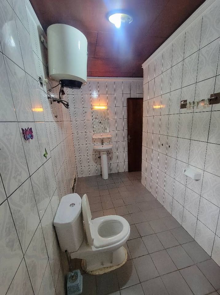 House (Duplex) to rent - Yaoundé, Bastos, bastos - 2 living room(s), 4 bedroom(s), 4 bathroom(s) - 550 000 FCFA / month