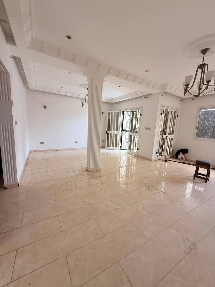 Appartement à louer - Yaoundé, Santa Barbara, santa babara - 1 salon(s), 3 chambre(s), 3 salle(s) de bains - 350 000 FCFA / mois