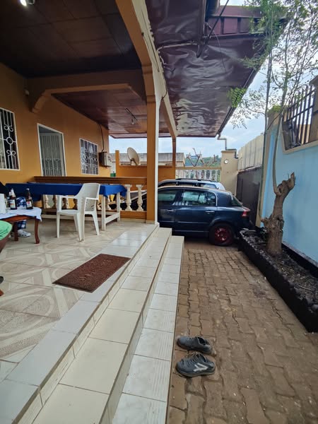 House (Villa) to rent - Yaoundé, Santa Barbara, santa babara - 1 living room(s), 4 bedroom(s), 3 bathroom(s) - 300 000 FCFA / month