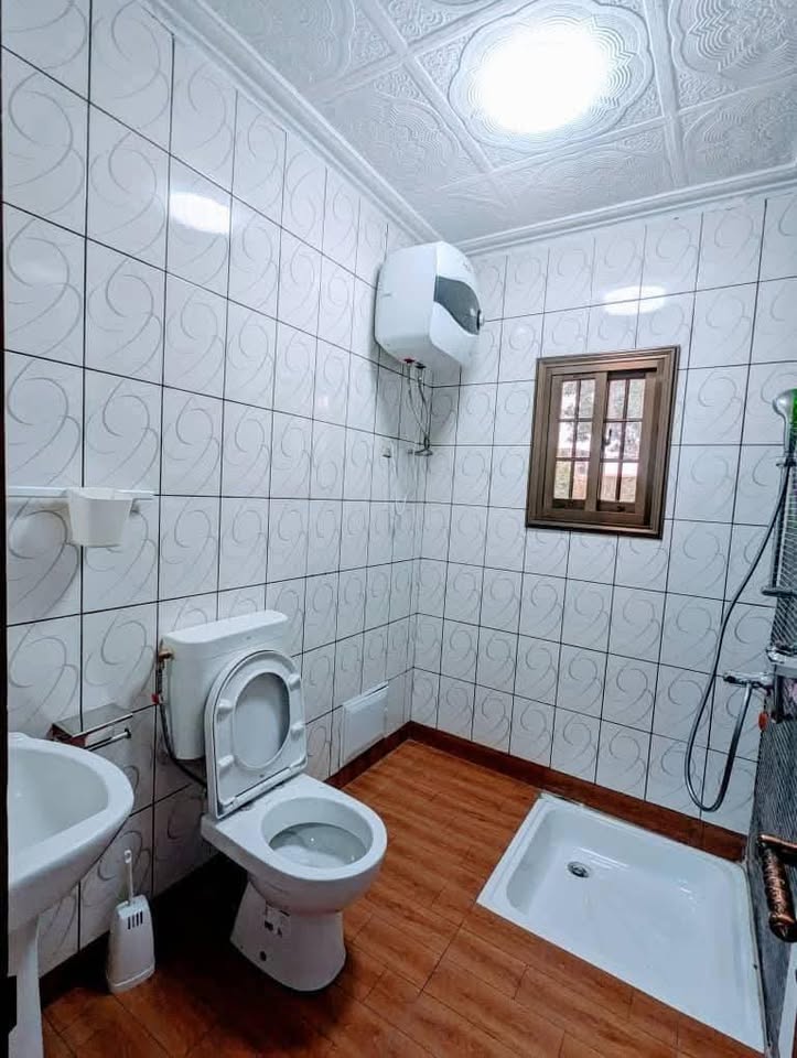 House (Duplex) to rent - Yaoundé, Obobogo, obonogo - 2 living room(s), 3 bedroom(s), 3 bathroom(s) - 350 000 FCFA / month