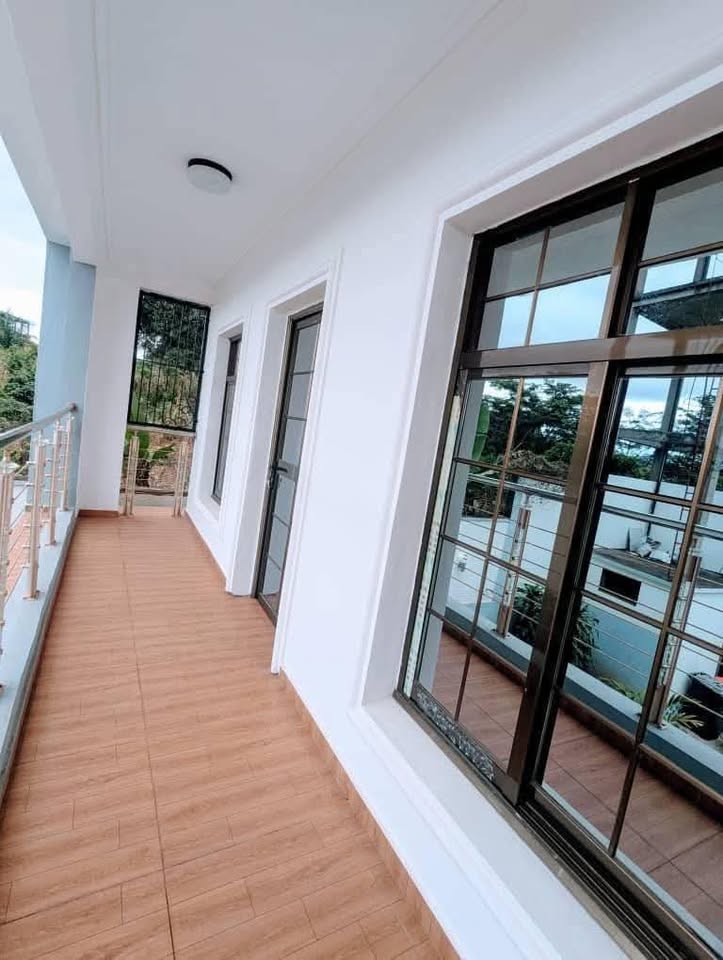 House (Duplex) to rent - Yaoundé, Obobogo, obonogo - 2 living room(s), 3 bedroom(s), 3 bathroom(s) - 350 000 FCFA / month