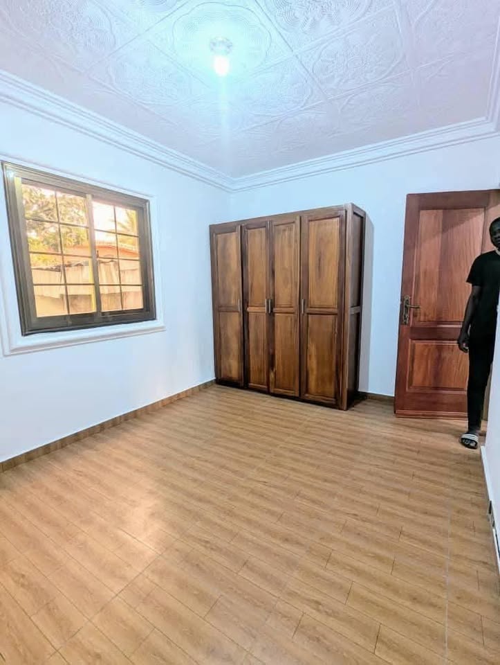 House (Duplex) to rent - Yaoundé, Obobogo, obonogo - 2 living room(s), 3 bedroom(s), 3 bathroom(s) - 350 000 FCFA / month