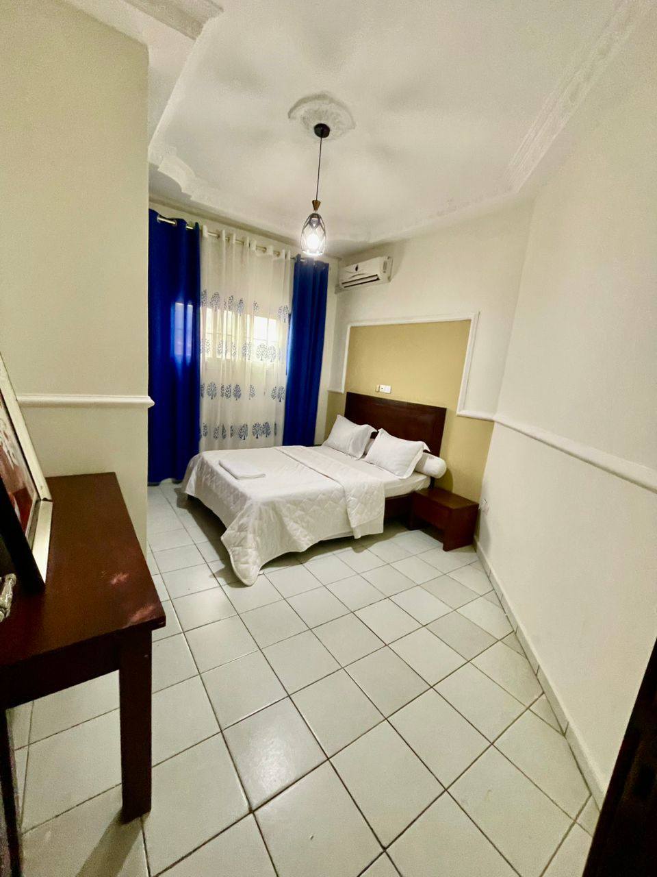 Apartment to rent - Yaoundé, Bastos, bastos - 1 living room(s), 3 bedroom(s), 3 bathroom(s) - 850 000 FCFA / month