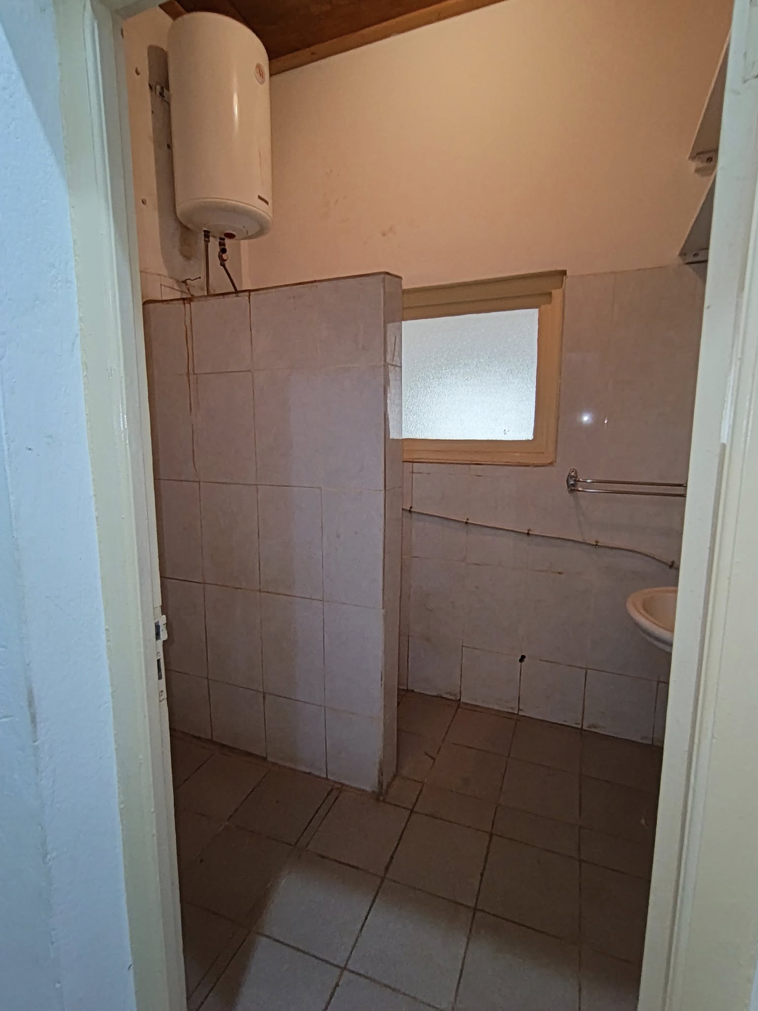 House (Villa) to rent - Yaoundé, Centre administratif, intendance - 2 living room(s), 5 bedroom(s), 6 bathroom(s) - 1 000 000 FCFA / month