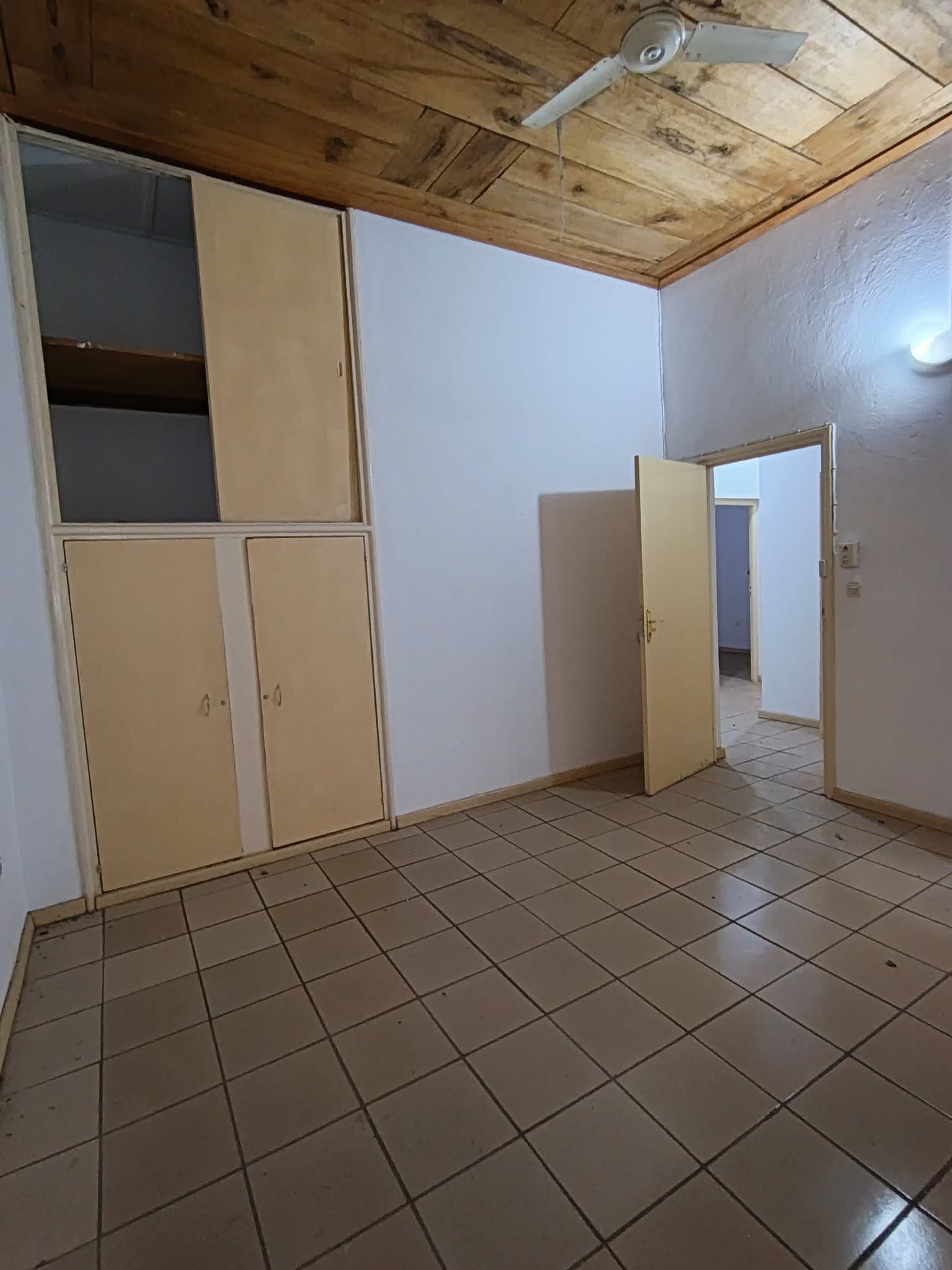House (Villa) to rent - Yaoundé, Centre administratif, intendance - 2 living room(s), 5 bedroom(s), 6 bathroom(s) - 1 000 000 FCFA / month