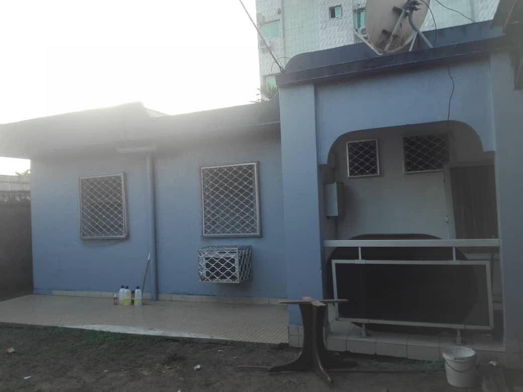 House (Villa) to rent - Douala, Makepe, Non loin de rond point PTI payi - 1 living room(s), 4 bedroom(s), 3 bathroom(s) - 300 000 FCFA / month