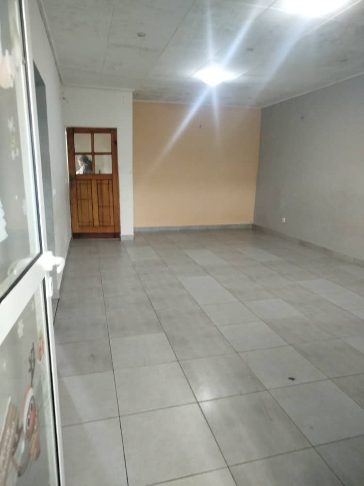House (Villa) to rent - Douala, Cite Ubo Palmiers, cité des palmiers - 1 living room(s), 3 bedroom(s), 2 bathroom(s) - 170 000 FCFA / month