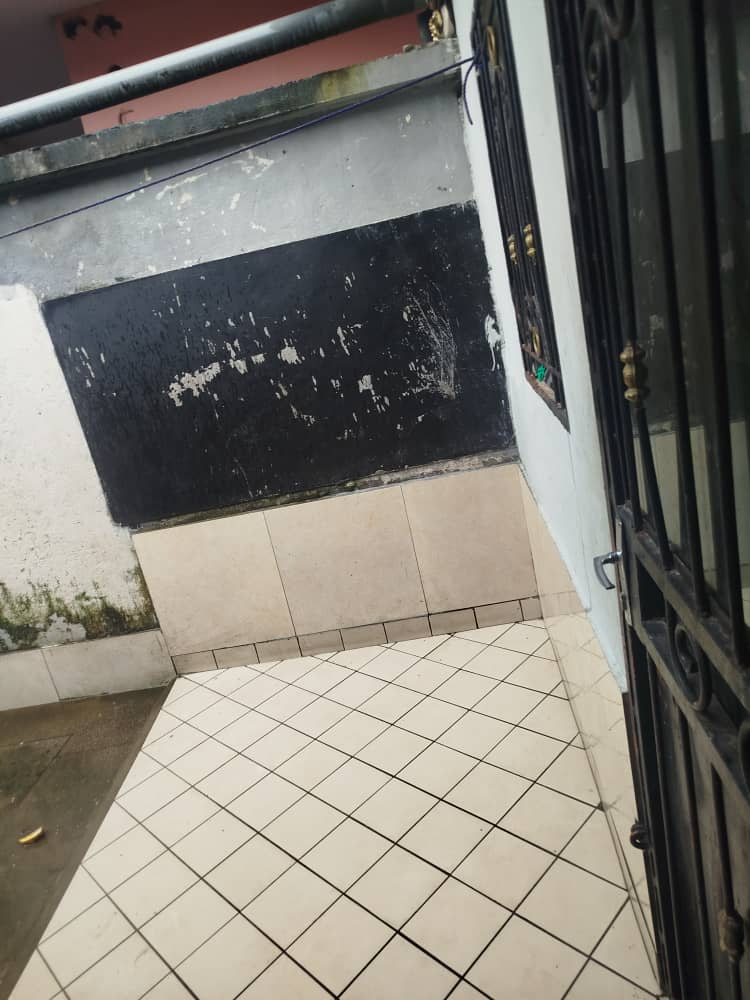 House (Villa) to rent - Douala, Cite Ubo Palmiers, cité des palmiers - 1 living room(s), 3 bedroom(s), 2 bathroom(s) - 170 000 FCFA / month