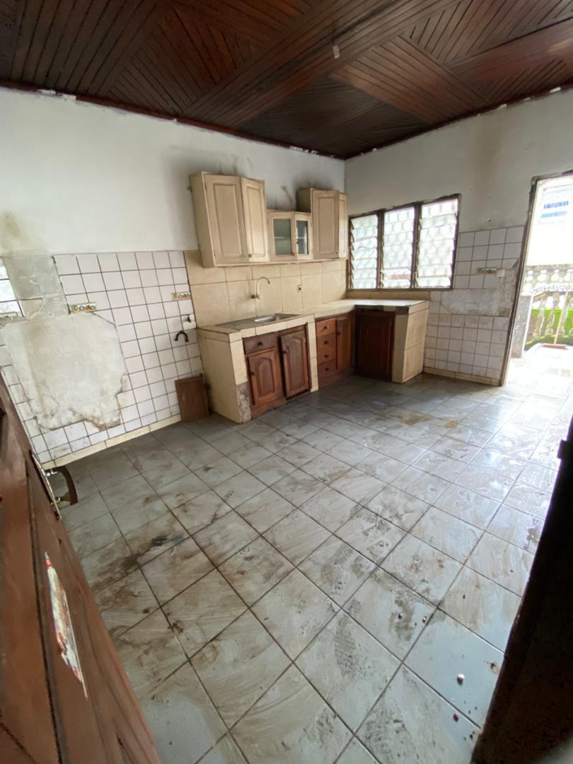 House (Villa) to rent - Douala, PK 10, PK10 - 1 living room(s), 4 bedroom(s), 3 bathroom(s) - 200 000 FCFA / month