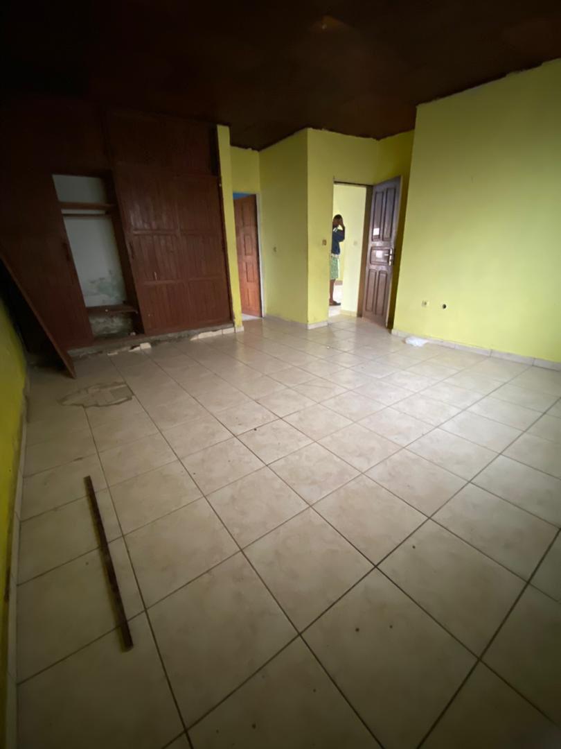 House (Villa) to rent - Douala, PK 10, PK10 - 1 living room(s), 4 bedroom(s), 3 bathroom(s) - 200 000 FCFA / month