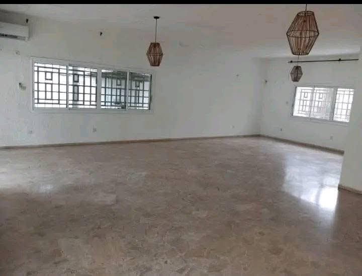 House (Villa) to rent - Douala, Bonapriso, Hydrocarbures - 1 living room(s), 3 bedroom(s), 2 bathroom(s) - 2 300 000 FCFA / month