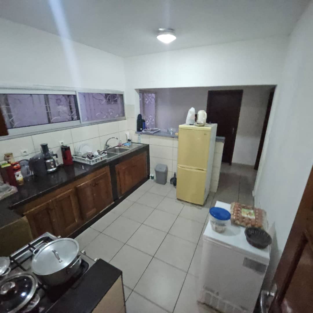 House (Duplex) to rent - Douala, Bonapriso, Hydrocarbures - 1 living room(s), 4 bedroom(s), 4 bathroom(s) - 2 500 000 FCFA / month