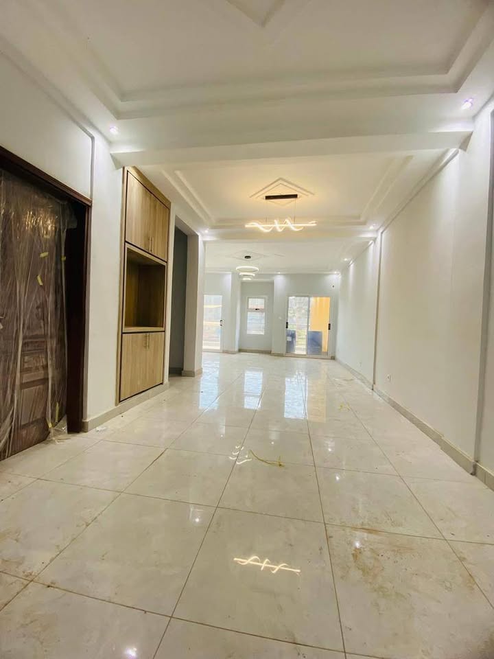 Appartement à louer - Yaoundé, Mvan, tropicana - 1 salon(s), 2 chambre(s), 3 salle(s) de bains - 300 000 FCFA / mois