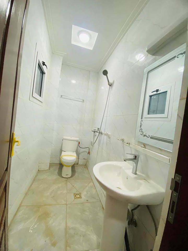 Appartement à louer - Yaoundé, Mvan, tropicana - 1 salon(s), 2 chambre(s), 3 salle(s) de bains - 300 000 FCFA / mois
