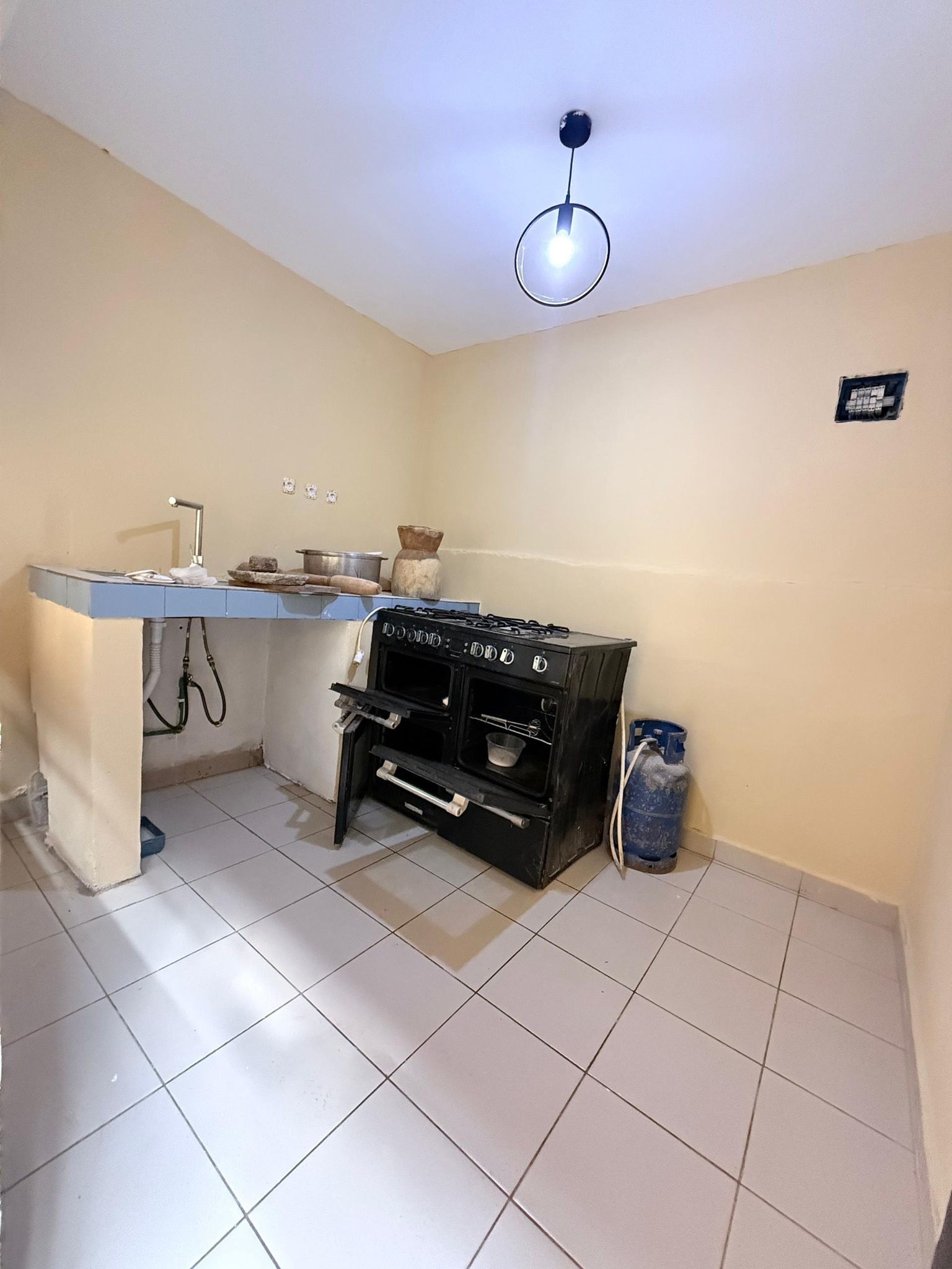 House (Villa) to rent - Yaoundé, Nkolfoulou, nkolfoulou - 2 living room(s), 4 bedroom(s), 4 bathroom(s) - 400 000 FCFA / month