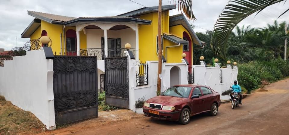 House (Villa) to rent - Yaoundé, Odza, auberge bleue - 2 living room(s), 6 bedroom(s), 5 bathroom(s) - 500 000 FCFA / month