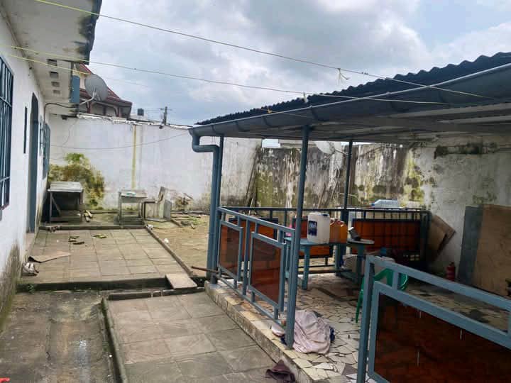 House (Villa) to rent - Douala, Kotto, Environs de Badem Bardem - 1 living room(s), 4 bedroom(s), 3 bathroom(s) - 200 000 FCFA / month