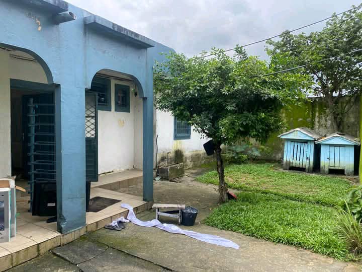House (Villa) to rent - Douala, Kotto, Environs de Badem Bardem - 1 living room(s), 4 bedroom(s), 3 bathroom(s) - 200 000 FCFA / month
