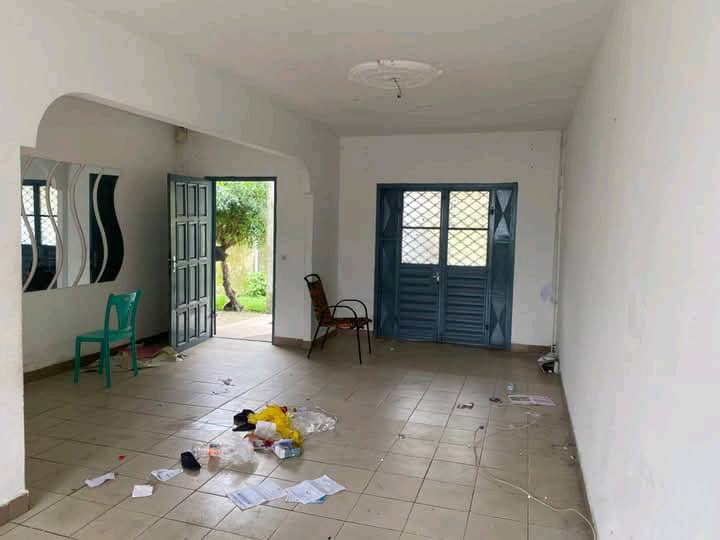 House (Villa) to rent - Douala, Kotto, Environs de Badem Bardem - 1 living room(s), 4 bedroom(s), 3 bathroom(s) - 200 000 FCFA / month
