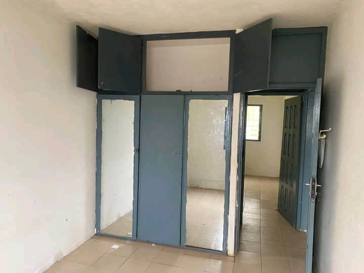House (Villa) to rent - Douala, Kotto, Environs de Badem Bardem - 1 living room(s), 4 bedroom(s), 3 bathroom(s) - 200 000 FCFA / month