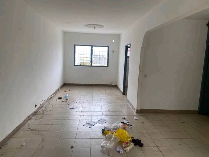 House (Villa) to rent - Douala, Kotto, Environs de Badem Bardem - 1 living room(s), 4 bedroom(s), 3 bathroom(s) - 200 000 FCFA / month