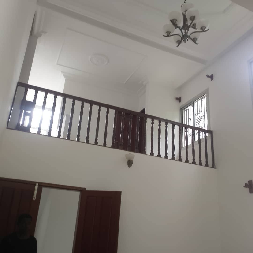 House (Duplex) to rent - Yaoundé, Bastos, bastos - 2 living room(s), 4 bedroom(s), 4 bathroom(s) - 2 000 000 FCFA / month