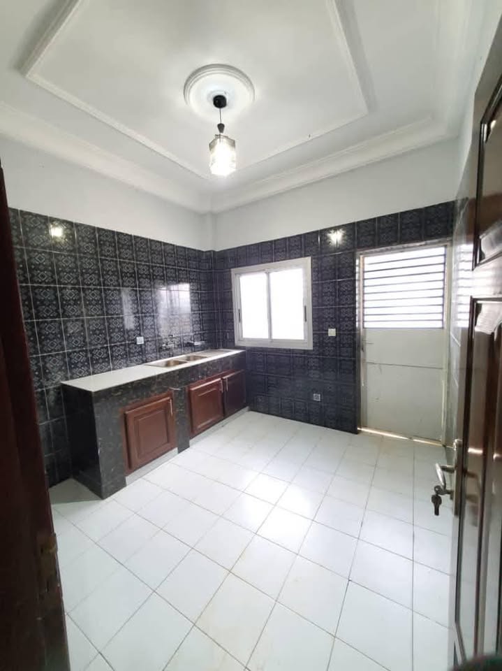 Appartement à louer - Yaoundé, Odza, plaque LB - 1 salon(s), 2 chambre(s), 2 salle(s) de bains - 200 000 FCFA / mois