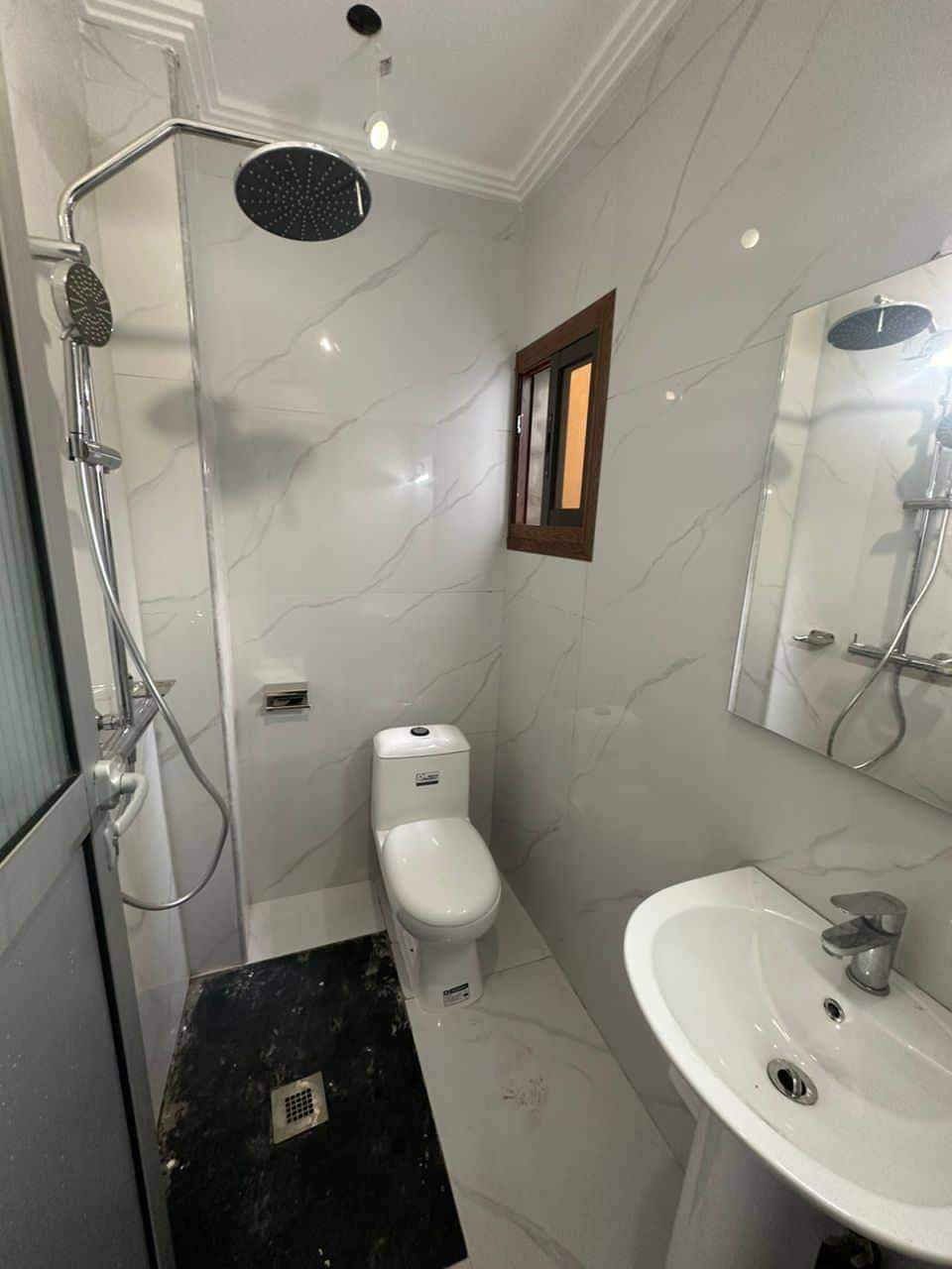 Apartment to rent - Yaoundé, Bastos, Etoa meki - 1 living room(s), 2 bedroom(s), 3 bathroom(s) - 300 000 FCFA / month