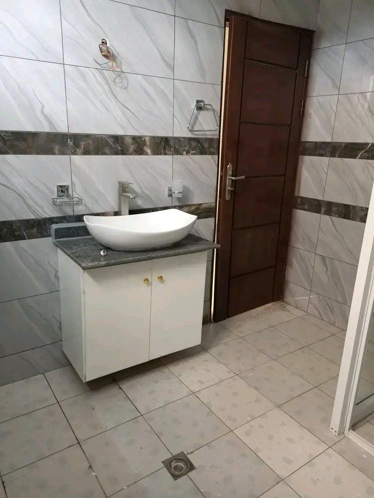 Apartment to rent - Yaoundé, Bastos, Etoa meki - 1 living room(s), 2 bedroom(s), 3 bathroom(s) - 300 000 FCFA / month