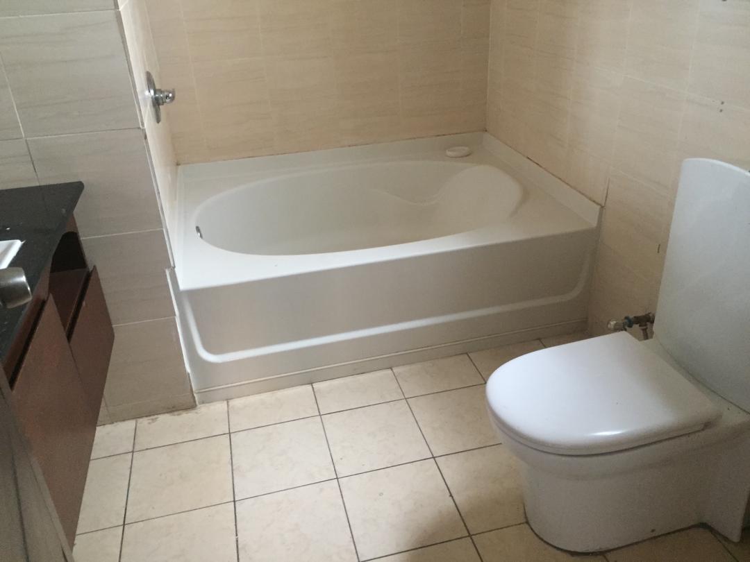 Appartement à louer - Yaoundé, Bastos, Bastos centre - 1 salon(s), 3 chambre(s), 4 salle(s) de bains - 1 300 000 FCFA / mois