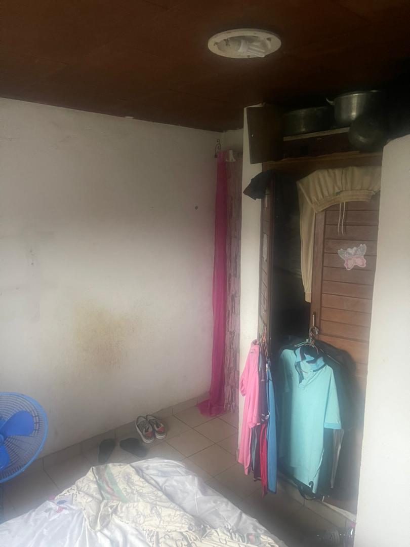 Studio to rent - Douala, Logbessou I, nickel oil - 30 000 FCFA / month