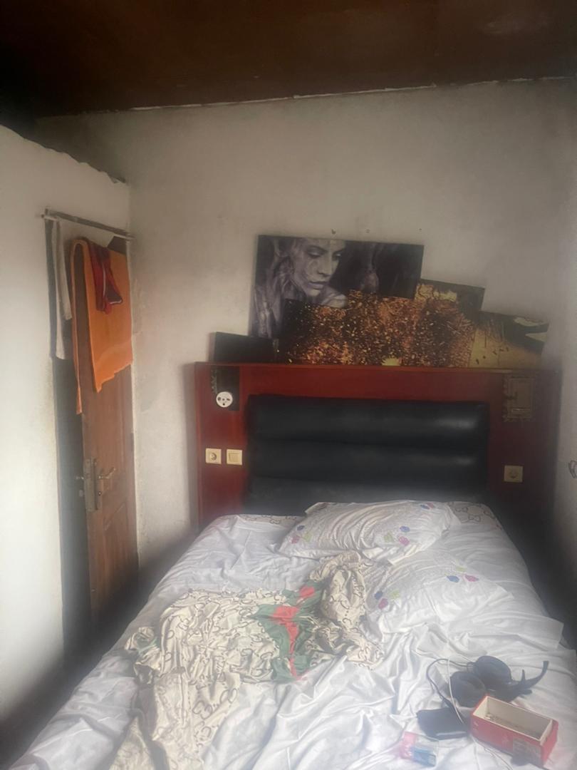 Studio to rent - Douala, Logbessou I, nickel oil - 30 000 FCFA / month