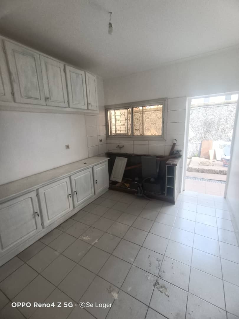 House (Villa) to rent - Douala, Bonapriso, HA - 1 living room(s), 3 bedroom(s), 3 bathroom(s) - 1 300 000 FCFA / month