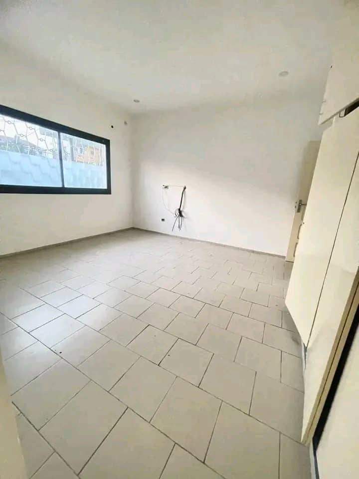 House (Villa) to rent - Douala, Bonapriso, HA - 1 living room(s), 3 bedroom(s), 3 bathroom(s) - 1 300 000 FCFA / month