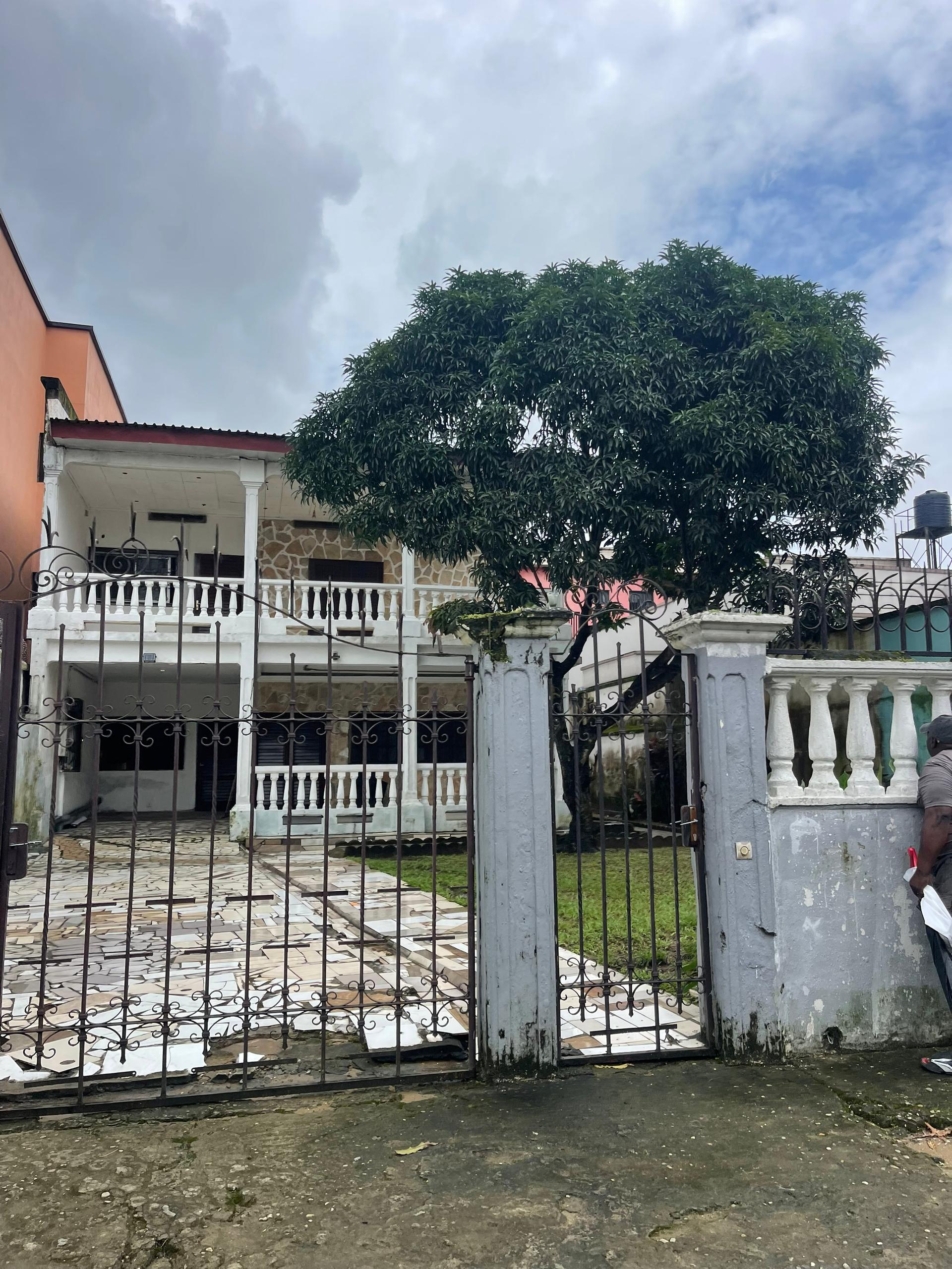 House (Duplex) to rent - Douala, Bonamoussadi, Nderven - 2 living room(s), 6 bedroom(s), 6 bathroom(s) - 1 000 000 FCFA / month